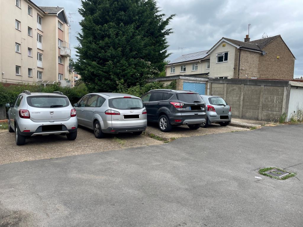 Lot: 47 - COMPOUND OF NINE LOCK-UP GARAGES AND NINETEEN PARKING SPACES - Parking on right hand side